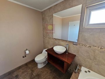 Veridika vende parcela de 5000 m2 con casa de 139m2.