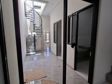 2 UNIT RUMAH BARU SIAP HUNI TENGGILIS MEJOYO SELATAN
