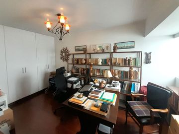 VIVE EN EL CORAZÓN DE MIRAFLORES : AMPLIO DEPARTAMENTO EN 1ER PISO