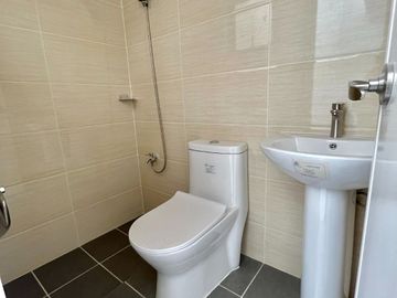 Affordable 3 Bedroom End Unit House & Lot in Molino Bacoor Cavite Near Vista Mall
