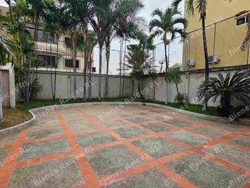 CASA EN VENTA EN SAMBORONDON KM. 2 1/2