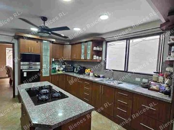 CASA EN VENTA EN SAMBORONDON KM. 2 1/2