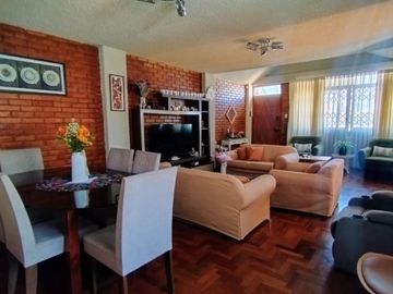 🏡 ¡Oportunidad! Amplia Casa en Venta en San Miguel – Ideal para Familia e Inversión 🏡