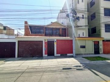 🏡 ¡Oportunidad! Amplia Casa en Venta en San Miguel – Ideal para Familia e Inversión 🏡