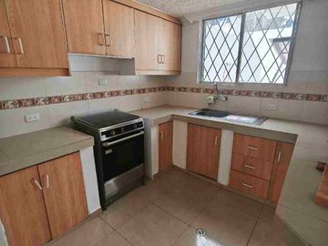 CASA  EN VENTA SECTOE ZABALA CONJUNTO SIGLO 21