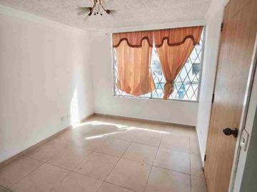 CASA  EN VENTA SECTOE ZABALA CONJUNTO SIGLO 21