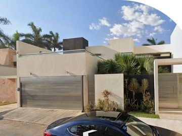 Venta de Casa en Remate, Zona Exclusiva, cerca del Hospital Regional de Alta Especialidad, Col. Montebello, Mérida, Yucatán