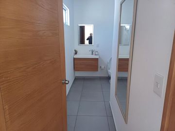 VENTA DE CASA EN SOLARES BANTHI