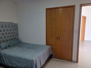 VENTA DE CASA EN SOLARES BANTHI