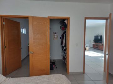 VENTA DE CASA EN SOLARES BANTHI