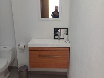 VENTA DE CASA EN SOLARES BANTHI