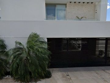 Venta de Casa en Remate, Zona Exclusiva, cerca del Parque Arqueológico de Altabrisa, Col. Montebello, Mérida, Yucatán