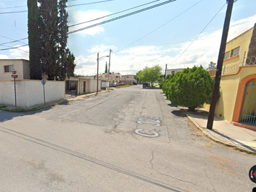 Casa ubicada en colonia Santa Rita Chihuahua. Con 3 recamaras y 342m2. A unos minutos de Plaza Ángel.