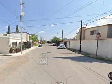 Casa ubicada en colonia Santa Rita Chihuahua. Con 3 recamaras y 342m2. A unos minutos de Plaza Ángel.