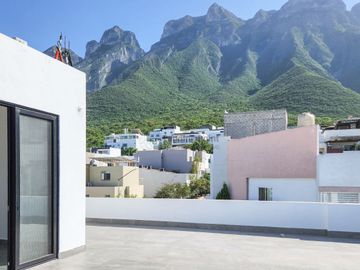 Casa en Cumbres Elite con 19m de Frente