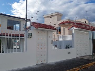 EN VENTA – AMPLIA CASA ESQUINERA EN URBANIZACIÓN DEL EJÉRCITO - CASHAPAMBA - SANGOLQUI - VALLE DE LOS CHILLOS
