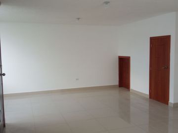 EN VENTA – AMPLIA CASA ESQUINERA EN URBANIZACIÓN DEL EJÉRCITO - CASHAPAMBA - SANGOLQUI - VALLE DE LOS CHILLOS