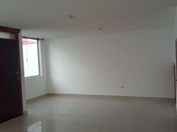 EN VENTA – AMPLIA CASA ESQUINERA EN URBANIZACIÓN DEL EJÉRCITO - CASHAPAMBA - SANGOLQUI - VALLE DE LOS CHILLOS