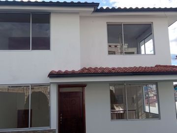 EN VENTA – AMPLIA CASA ESQUINERA EN URBANIZACIÓN DEL EJÉRCITO - CASHAPAMBA - SANGOLQUI - VALLE DE LOS CHILLOS
