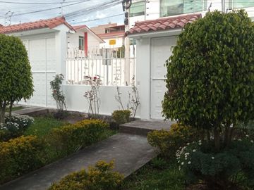 EN VENTA – AMPLIA CASA ESQUINERA EN URBANIZACIÓN DEL EJÉRCITO - CASHAPAMBA - SANGOLQUI - VALLE DE LOS CHILLOS