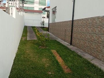 EN VENTA – AMPLIA CASA ESQUINERA EN URBANIZACIÓN DEL EJÉRCITO - CASHAPAMBA - SANGOLQUI - VALLE DE LOS CHILLOS