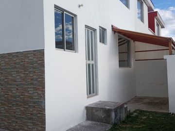 EN VENTA – AMPLIA CASA ESQUINERA EN URBANIZACIÓN DEL EJÉRCITO - CASHAPAMBA - SANGOLQUI - VALLE DE LOS CHILLOS