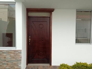 EN VENTA – AMPLIA CASA ESQUINERA EN URBANIZACIÓN DEL EJÉRCITO - CASHAPAMBA - SANGOLQUI - VALLE DE LOS CHILLOS