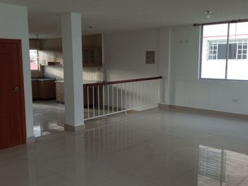 EN VENTA – AMPLIA CASA ESQUINERA EN URBANIZACIÓN DEL EJÉRCITO - CASHAPAMBA - SANGOLQUI - VALLE DE LOS CHILLOS