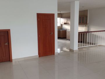 EN VENTA – AMPLIA CASA ESQUINERA EN URBANIZACIÓN DEL EJÉRCITO - CASHAPAMBA - SANGOLQUI - VALLE DE LOS CHILLOS