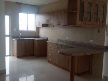 EN VENTA – AMPLIA CASA ESQUINERA EN URBANIZACIÓN DEL EJÉRCITO - CASHAPAMBA - SANGOLQUI - VALLE DE LOS CHILLOS