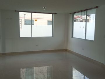 EN VENTA – AMPLIA CASA ESQUINERA EN URBANIZACIÓN DEL EJÉRCITO - CASHAPAMBA - SANGOLQUI - VALLE DE LOS CHILLOS