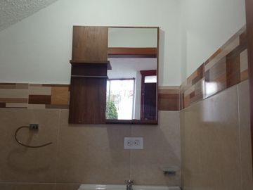 EN VENTA – AMPLIA CASA ESQUINERA EN URBANIZACIÓN DEL EJÉRCITO - CASHAPAMBA - SANGOLQUI - VALLE DE LOS CHILLOS