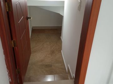 EN VENTA – AMPLIA CASA ESQUINERA EN URBANIZACIÓN DEL EJÉRCITO - CASHAPAMBA - SANGOLQUI - VALLE DE LOS CHILLOS