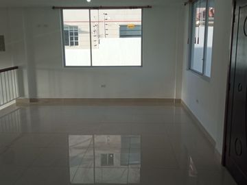 EN VENTA – AMPLIA CASA ESQUINERA EN URBANIZACIÓN DEL EJÉRCITO - CASHAPAMBA - SANGOLQUI - VALLE DE LOS CHILLOS
