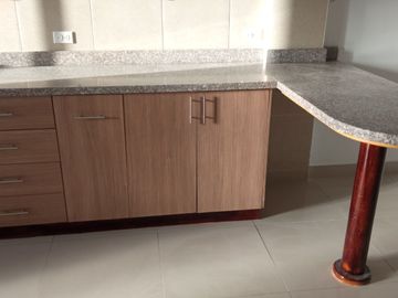 EN VENTA – AMPLIA CASA ESQUINERA EN URBANIZACIÓN DEL EJÉRCITO - CASHAPAMBA - SANGOLQUI - VALLE DE LOS CHILLOS