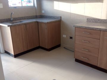 EN VENTA – AMPLIA CASA ESQUINERA EN URBANIZACIÓN DEL EJÉRCITO - CASHAPAMBA - SANGOLQUI - VALLE DE LOS CHILLOS