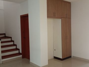EN VENTA – AMPLIA CASA ESQUINERA EN URBANIZACIÓN DEL EJÉRCITO - CASHAPAMBA - SANGOLQUI - VALLE DE LOS CHILLOS