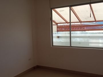 EN VENTA – AMPLIA CASA ESQUINERA EN URBANIZACIÓN DEL EJÉRCITO - CASHAPAMBA - SANGOLQUI - VALLE DE LOS CHILLOS
