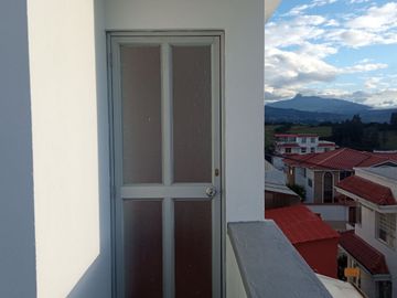 EN VENTA – AMPLIA CASA ESQUINERA EN URBANIZACIÓN DEL EJÉRCITO - CASHAPAMBA - SANGOLQUI - VALLE DE LOS CHILLOS