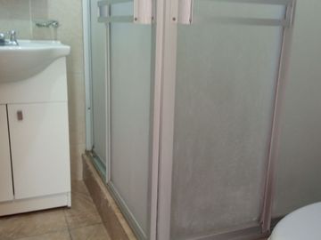 EN VENTA – AMPLIA CASA ESQUINERA EN URBANIZACIÓN DEL EJÉRCITO - CASHAPAMBA - SANGOLQUI - VALLE DE LOS CHILLOS