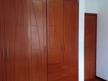 EN VENTA – AMPLIA CASA ESQUINERA EN URBANIZACIÓN DEL EJÉRCITO - CASHAPAMBA - SANGOLQUI - VALLE DE LOS CHILLOS