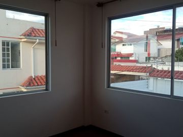 EN VENTA – AMPLIA CASA ESQUINERA EN URBANIZACIÓN DEL EJÉRCITO - CASHAPAMBA - SANGOLQUI - VALLE DE LOS CHILLOS