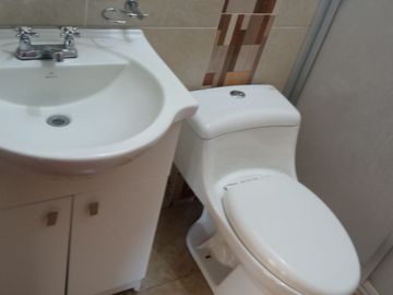 EN VENTA – AMPLIA CASA ESQUINERA EN URBANIZACIÓN DEL EJÉRCITO - CASHAPAMBA - SANGOLQUI - VALLE DE LOS CHILLOS