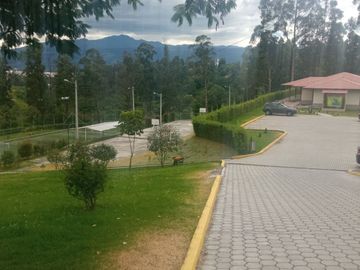 EN VENTA – AMPLIA CASA ESQUINERA EN URBANIZACIÓN DEL EJÉRCITO - CASHAPAMBA - SANGOLQUI - VALLE DE LOS CHILLOS
