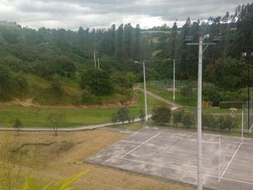 EN VENTA – AMPLIA CASA ESQUINERA EN URBANIZACIÓN DEL EJÉRCITO - CASHAPAMBA - SANGOLQUI - VALLE DE LOS CHILLOS