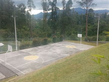 EN VENTA – AMPLIA CASA ESQUINERA EN URBANIZACIÓN DEL EJÉRCITO - CASHAPAMBA - SANGOLQUI - VALLE DE LOS CHILLOS