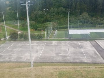 EN VENTA – AMPLIA CASA ESQUINERA EN URBANIZACIÓN DEL EJÉRCITO - CASHAPAMBA - SANGOLQUI - VALLE DE LOS CHILLOS