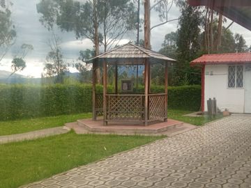 EN VENTA – AMPLIA CASA ESQUINERA EN URBANIZACIÓN DEL EJÉRCITO - CASHAPAMBA - SANGOLQUI - VALLE DE LOS CHILLOS