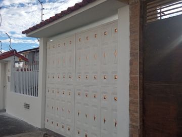 EN VENTA – AMPLIA CASA ESQUINERA EN URBANIZACIÓN DEL EJÉRCITO - CASHAPAMBA - SANGOLQUI - VALLE DE LOS CHILLOS
