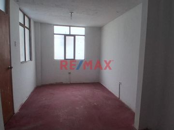 Oportunidad De Inversion. Venta De Casa En Zona Residencial En Urb. Banchero Rossi Nuevo Chimbote.